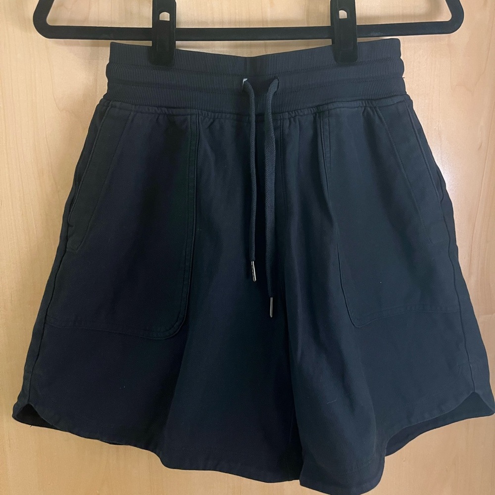 Athleta Farrallon Midi Shorts | XS